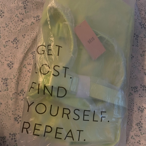 Beis citron weekender NWT - Picture 3 of 3